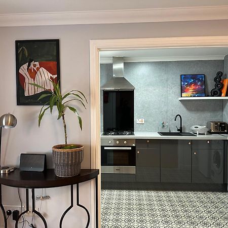 Private Main Door Lovely 2 Bedroom Apartment EDI Exterior photo