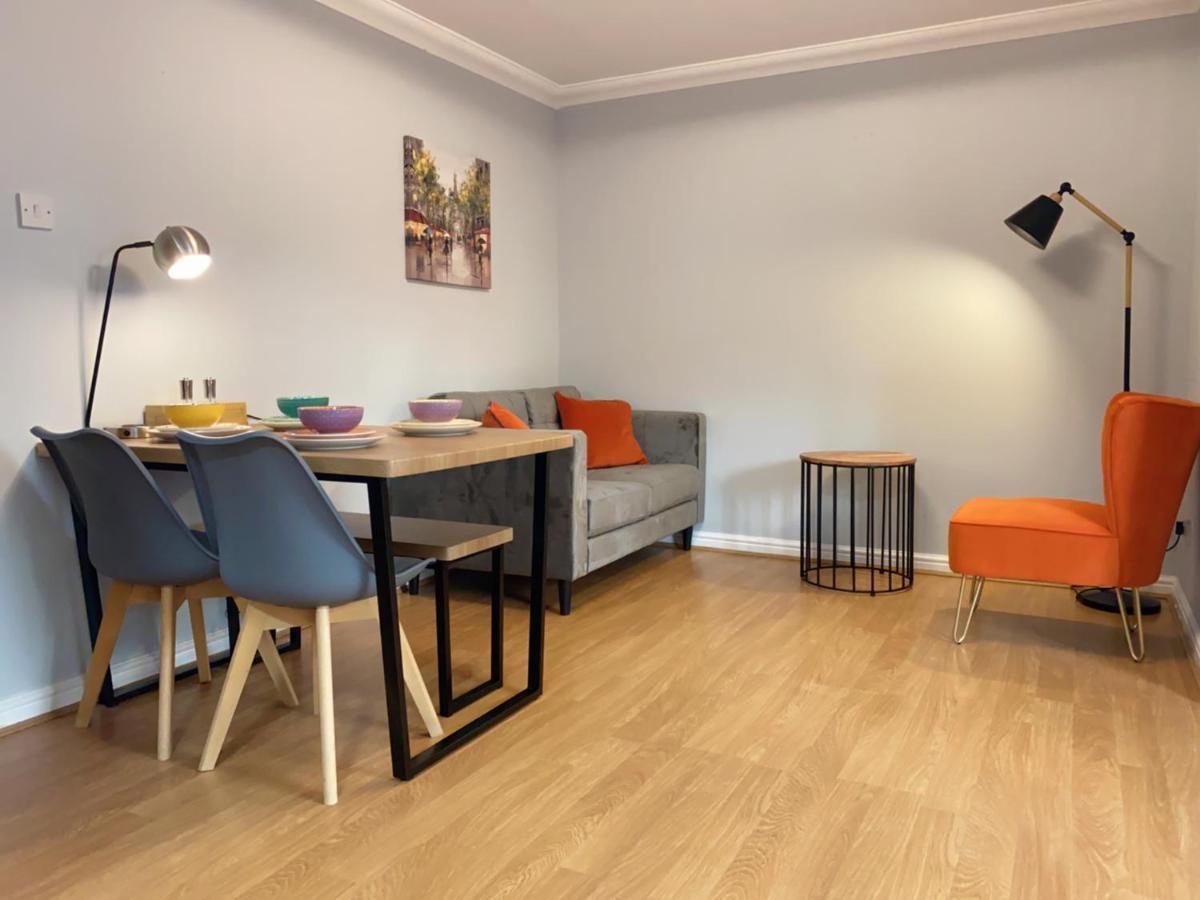 Private Main Door Lovely 2 Bedroom Apartment EDI Exterior photo