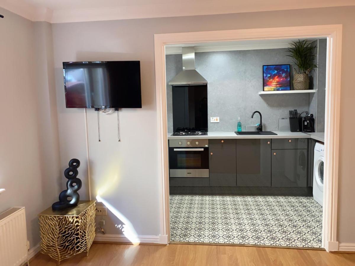 Private Main Door Lovely 2 Bedroom Apartment EDI Exterior photo