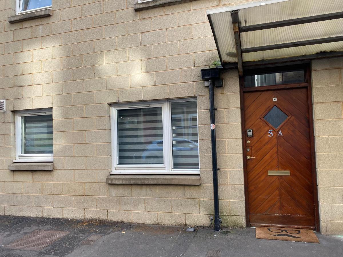 Private Main Door Lovely 2 Bedroom Apartment EDI Exterior photo