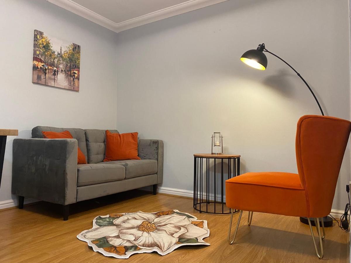 Private Main Door Lovely 2 Bedroom Apartment EDI Exterior photo