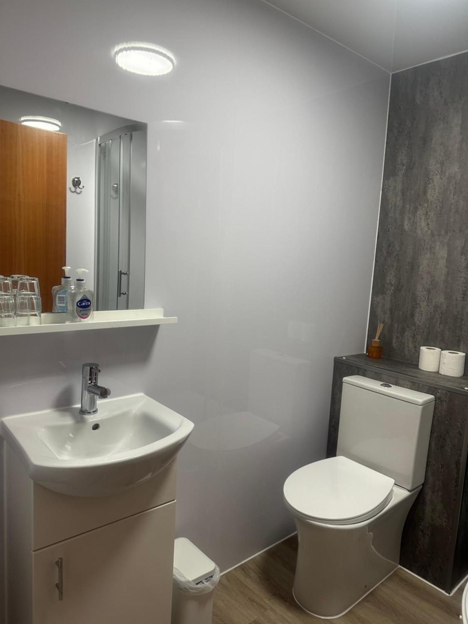 Private Main Door Lovely 2 Bedroom Apartment EDI Exterior photo