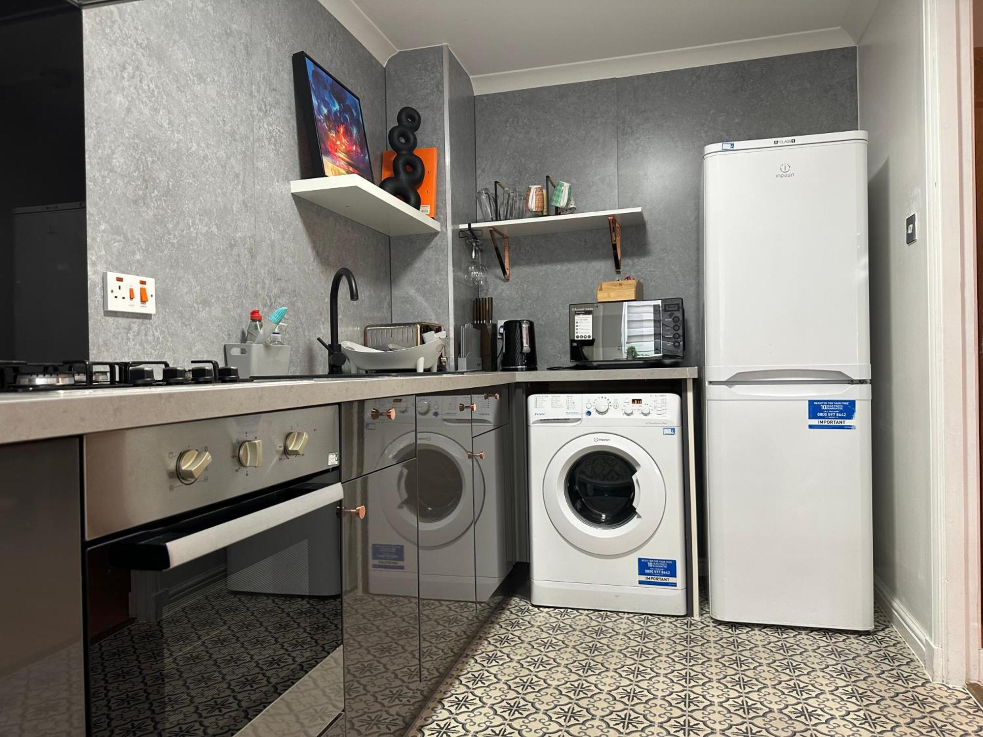 Private Main Door Lovely 2 Bedroom Apartment EDI Exterior photo